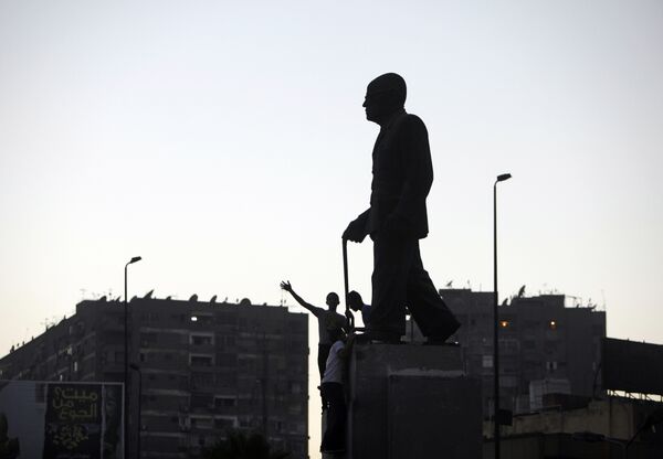 تمثال الأديب المصري نجيب محفوظ تمثال الأديب المصري نجيب محفوظ - سبوتنيك عربي