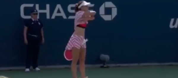 لاعبة تنس فرنسية تغير ملابسها أمام الجمهور والحكام - سبوتنيك عربي