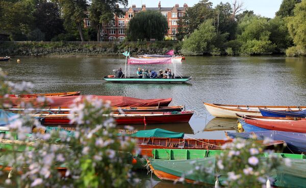 قارب بلاستيكي معاد تصنيعه في بريطانيا - سبوتنيك عربي