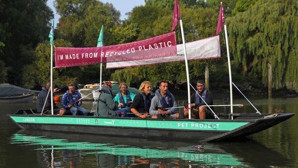قارب بلاستيكي معاد تصنيعه في بريطانيا - سبوتنيك عربي