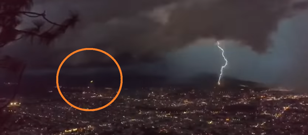 سقوط صحن طائر على مدينة في المكسيك خلال عاصفة ليلية - سبوتنيك عربي