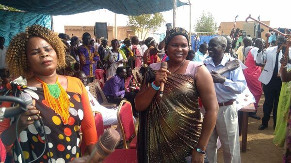 أبناء قبيلة الشلك يحتفلون بنهاية الحرب واتفاق السلام بجنوب السودان - سبوتنيك عربي