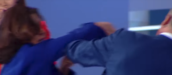 نائبة برلمانية تصفع وزيرا أوكرانيا - سبوتنيك عربي