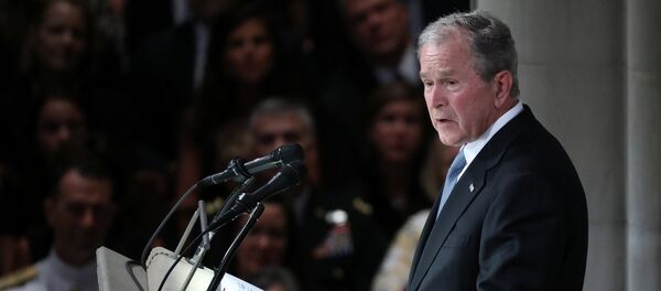 الرئيس الأمريكي الأسبق جورج بوش الابن في جنازة السيناتور جون ماكين، 1 سبتمبر/أيلول 2018 - سبوتنيك عربي