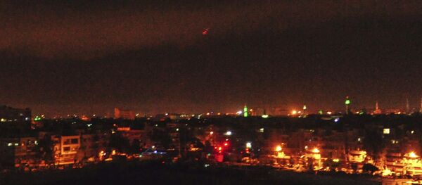 قصف من قوات التحالف الثلاثي والتي تضم أمريكا و فرنسا و بريطانية - سبوتنيك عربي