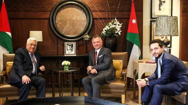 العاهل الأردني، الملك عبد الله الثاني بن الحسين مع الرئيس الفلسطيني محمود عباس - سبوتنيك عربي