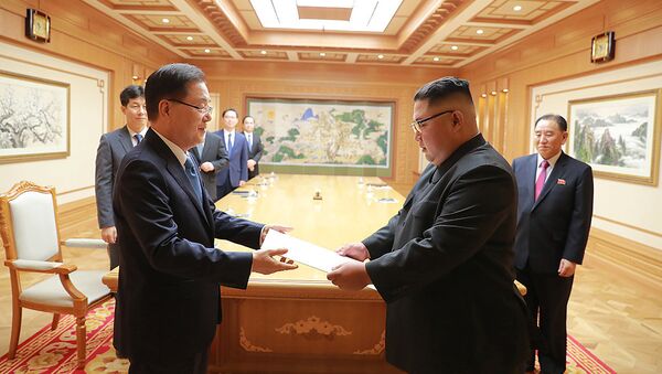زعيم كوريا الشمالية كيم جونغ أون ومبعوث كوريا الجنوبية الخاص - سبوتنيك عربي