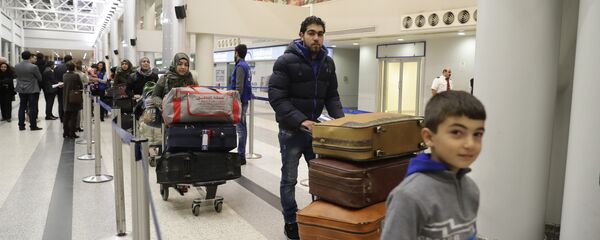 مطار بيروت يعج بالمسافرين - سبوتنيك عربي