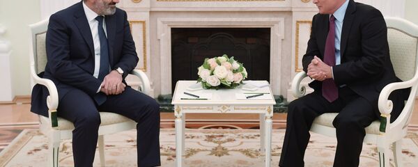 رئيس وزراء أرمينيا، نيكول باشينيان والرئيس الروسي، فلاديمير بوتين، - سبوتنيك عربي