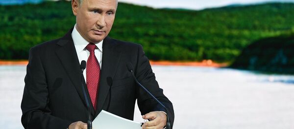 الرئيس الروسي فلاديمير بوتين في منتدى الإقتصادي الشرقي - سبوتنيك عربي