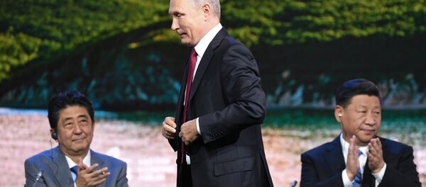 الرئيس الروسي بوتين ورئيس الوزراء اليابان شينزو أبي - سبوتنيك عربي