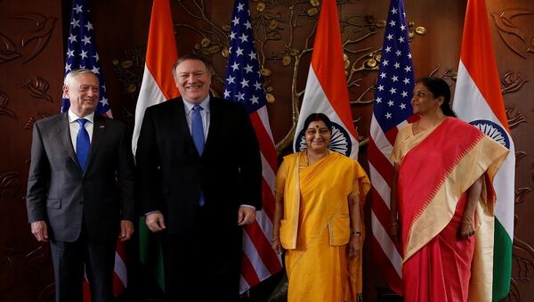 وزير الخارجية الأمريكي، مايك بومبيو، ووزير الدفاع الأمريكي جيمس ماتيس، في الهند - سبوتنيك عربي