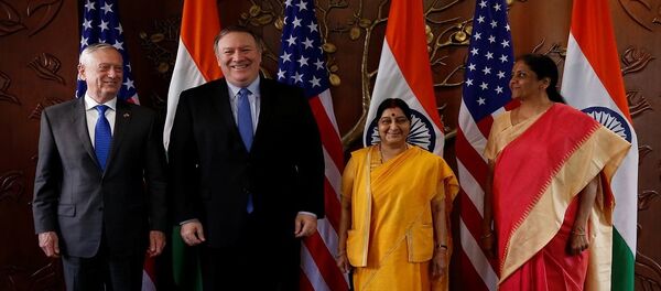 وزير الخارجية الأمريكي، مايك بومبيو، ووزير الدفاع الأمريكي جيمس ماتيس، في الهند - سبوتنيك عربي