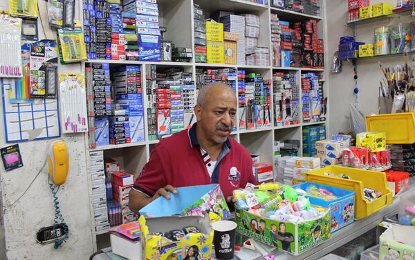 بيع مستلزمات المدارس فى منطقة الفجالة بمصر - سبوتنيك عربي