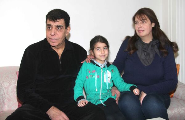 الفنان السوري نعيم حمدي وأسرته الفنان السوري نعيم حمدي وأسرته - سبوتنيك عربي