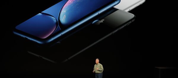 عرض آيفون إكس آر في كاليفورنيا، الولايات المتحدة 12 سبتمبر/ أيلول 2018 - سبوتنيك عربي