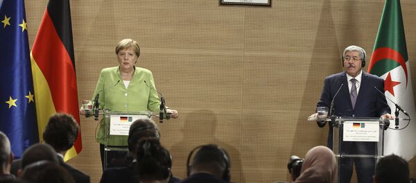 المستشارة الألمانية، أنغيلا ميركل مع رئيس الحكومة الجزائرية، أحمد أويحيى - سبوتنيك عربي