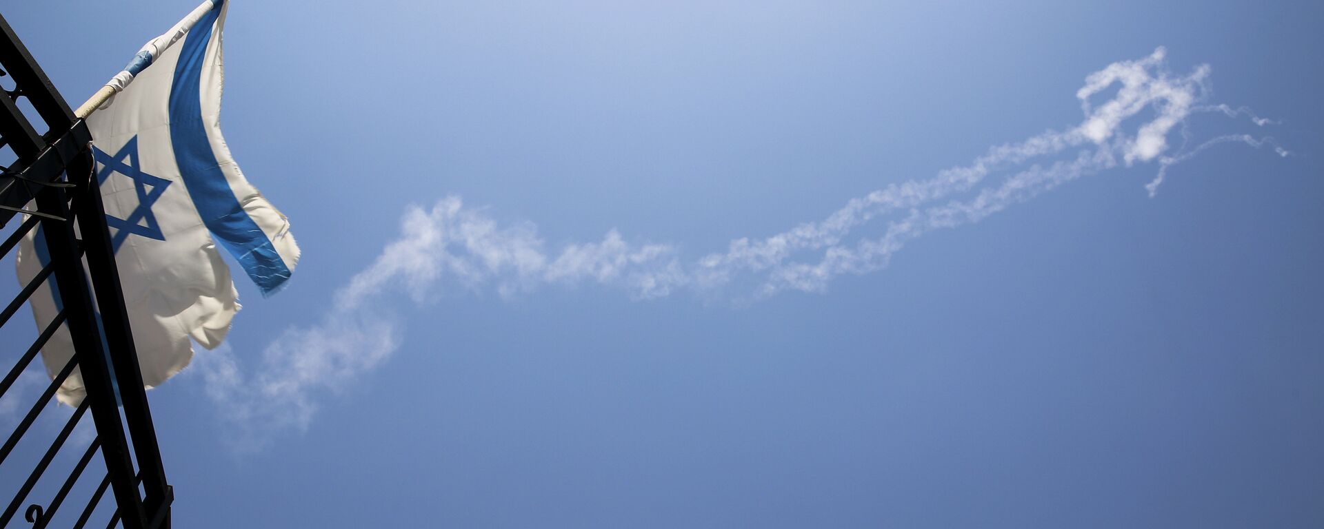 قوات الدفاع الإسرائيلي تسقط طائرة سورية - سبوتنيك عربي, 1920, 25.04.2025