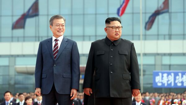 رئيس كوريا الجنوبية مون جا إن يصل بيونغ يانغ للمرة الثالثة للقاء زعيم كوريا الشمالية كيم جونغ أون، 18 سبتمبر/ أيلول 2018 - سبوتنيك عربي
