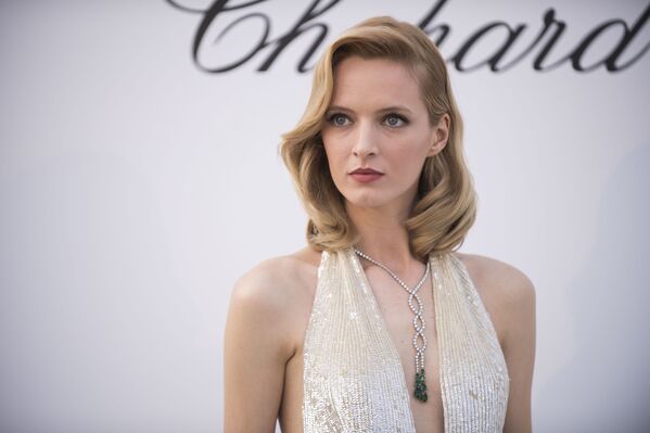 عارضة أزياء الروسية داريا ستروكوس في الحفل الـ 71 لمهرجان كان السينمائي، 17 مايو/ أيار 2018 - سبوتنيك عربي