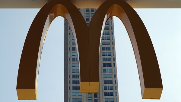 شعار مطاعم ماكدونالدز الأمريكية - سبوتنيك عربي