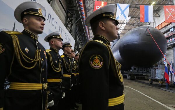إنزال غواصة ديزل العاملة على الطاقة الكهربائية كرونشتادت - مشروع 677 لادا في سان بطرسبورغ إنزال غواصة ديزل العاملة على الطاقة الكهربائية كرونشتادت - مشروع 677 لادا في سان بطرسبورغ - سبوتنيك عربي