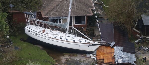 تداعيات إعصار فلورنس في نيو بيرن، ولاية كارولينا الشمالية، الولايات المتحدة 15 سبتمبر/ أيلول 2018 تداعيات إعصار فلورنس في نيو بيرن، ولاية كارولينا الشمالية، الولايات المتحدة 15 سبتمبر/ أيلول 2018 - سبوتنيك عربي