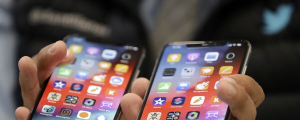 آيفون إكس إس (يسار) وآيفون إكس إس ماكس (يمين)، 12 سبتمبر/ أيلول 2018 - سبوتنيك عربي