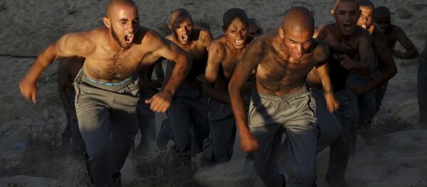 تدريب عسكري لطلاب كلية الشرطة الفلسطينية الرباط في خان يونس، قطاع غزة 23 سبتمبر/ أيلول 2018 تدريب عسكري لطلاب كلية الشرطة الفلسطينية الرباط في خان يونس، قطاع غزة 23 سبتمبر/ أيلول 2018 - سبوتنيك عربي