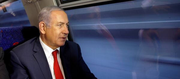 نتنياهو في القطار السريع بين القدس وتل أبيب - سبوتنيك عربي