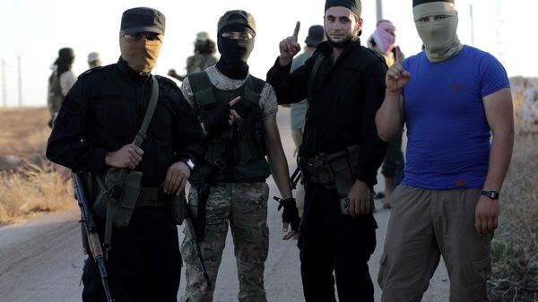 إرهابيون من هيئة تحرير الشام الإرهابية بالقرب من قريتي كفريا والفوعة في سوريا - سبوتنيك عربي