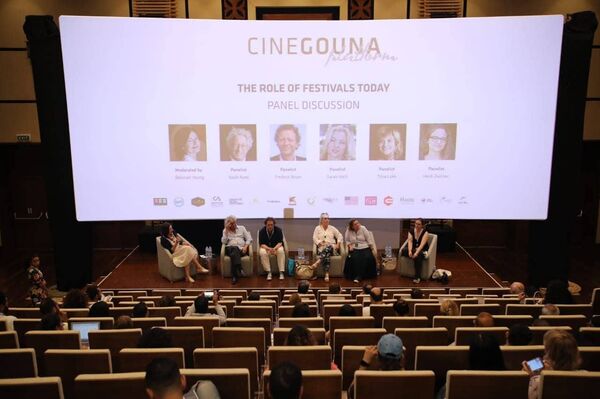 حلقة نقاشية ضمن فعاليات مهرجان الجونة السينمائي  - سبوتنيك عربي