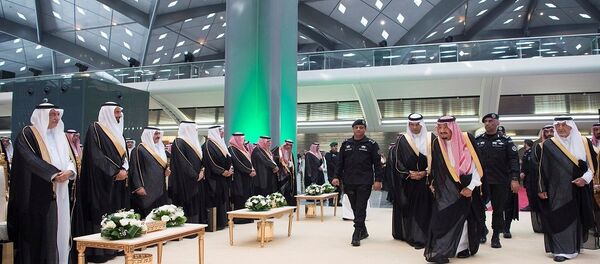 الملك سلمان أثناء تدشين قطار الحرمين الشريفين - سبوتنيك عربي