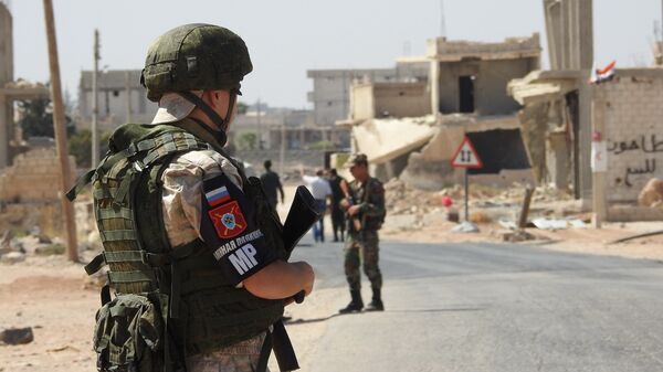  عشرات العائلات السورية تعبر أبو الظهور من إدلب نحو مناطق سيطرة الجيش السوري - سبوتنيك عربي