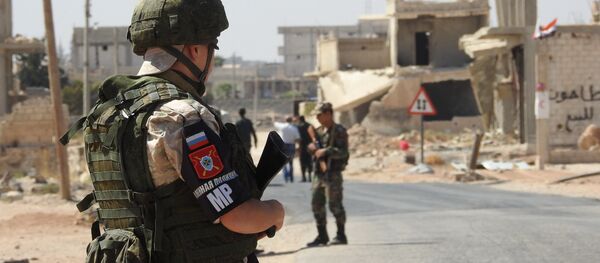 عشرات العائلات السورية تعبر أبو الظهور من إدلب نحو مناطق سيطرة الجيش السوري - سبوتنيك عربي