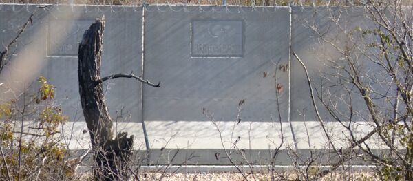 أمتار بين الجيش السوري والجندرما...قواعد عسكرية تركية على الأقرع - سبوتنيك عربي