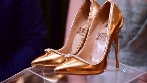 حذاء نسائي من الذهب والألماس في دبي - سبوتنيك عربي