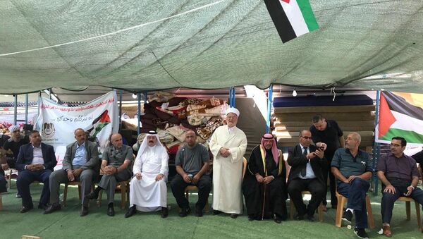 اعتصام الأهالي والمتضامنين الفلسطينيين في قرية الخان الأحمر - سبوتنيك عربي