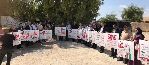 اعتصام الأهالي والمتضامنين الفلسطينيين في قرية الخان الأحمر - سبوتنيك عربي