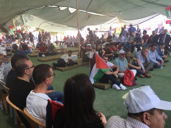 اعتصام الأهالي والمتضامنين الفلسطينيين في قرية الخان الأحمر - سبوتنيك عربي