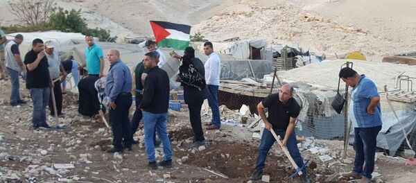 اعتصام الأهالي والمتضامنين الفلسطينيين في قرية الخان الأحمر - سبوتنيك عربي