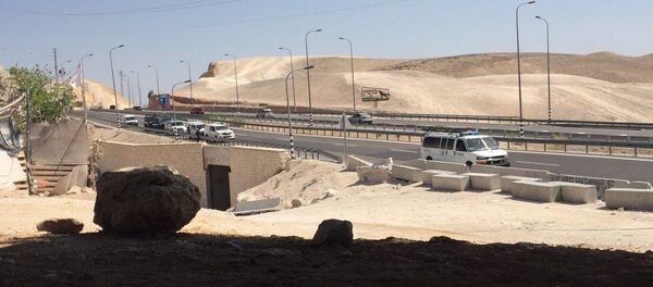 اعتصام الأهالي والمتضامنين الفلسطينيين في قرية الخان الأحمر اعتصام الأهالي والمتضامنين الفلسطينيين في قرية الخان الأحمر - سبوتنيك عربي