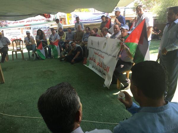 اعتصام الأهالي والمتضامنين الفلسطينيين في قرية الخان الأحمر - سبوتنيك عربي