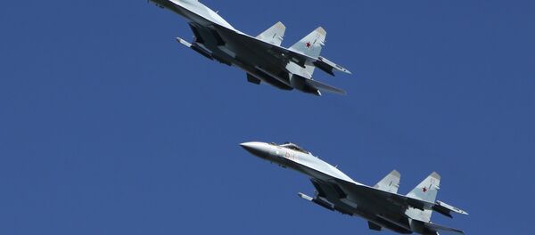 مقاتلات متعددة المهام سو-35، مناورات تكتيكية، قوات الإنزال، في منطقة كوسترومسا، روسيا - سبوتنيك عربي