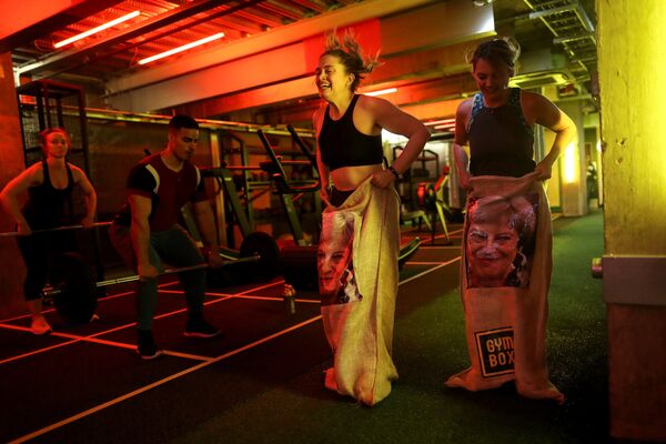 سكان لندن ينفسون عن غضبهم من ماي وجونسون - سبوتنيك عربي