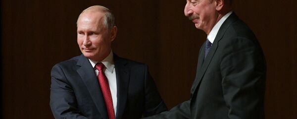 الرئيس فلاديمير بوتين يلتقي بنظيره الأذربيجاني إلهام علييف خلال المنتدى الروسي-الأذربيجاني الدولي في دورته التاسعة في مدينة باكو، أذربيجان - سبوتنيك عربي