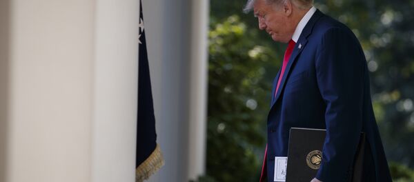 الرئيس الأمريكي دونالد ترامب في البيت الأبيض، واشنطن 1 أكتوبر/ تشرين الأول 2018 - سبوتنيك عربي