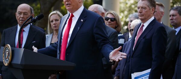 الرئيس الأمريكي دونالد ترامب خلال مؤتمر صحفي في البيت الأبيض، 1 أكتوبر/ تشرين الأول 2018 الرئيس الأمريكي دونالد ترامب خلال مؤتمر صحفي في البيت الأبيض، 1 أكتوبر/ تشرين الأول 2018 - سبوتنيك عربي