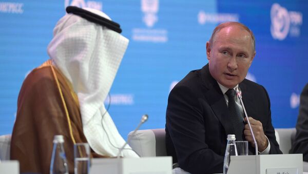 الرئيس الروسي فلاديمير بوتين في منتدى أسبوع الطاقة الروسي، 3 أكتوبر/ تشرين الأول 2018 - سبوتنيك عربي