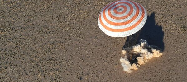 هبوط كبسولة المركبة الفضائية سويوز إم إس-08 - سبوتنيك عربي